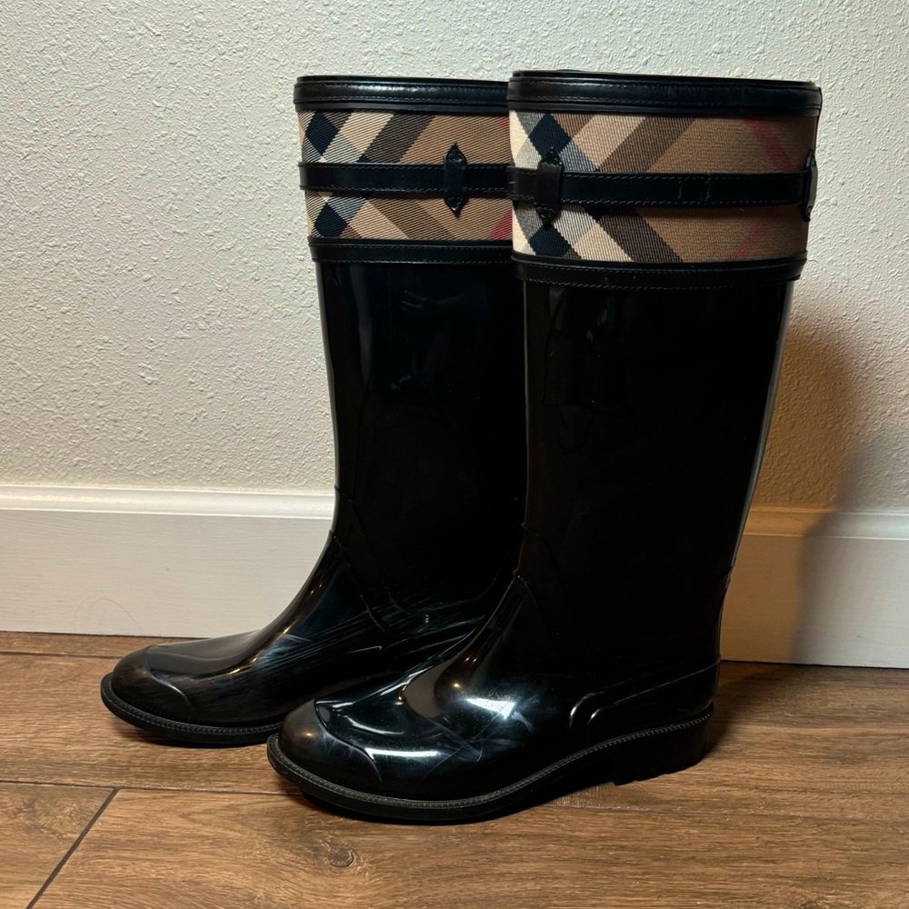 Burberry Rain Boots size 36
